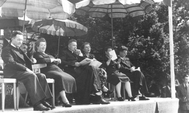 o1950_onder_parasol.jpg