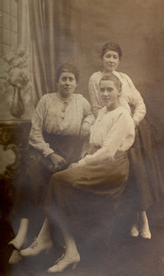 1922