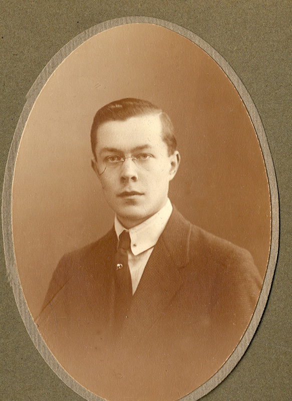 1920 Onbekende man met lornette